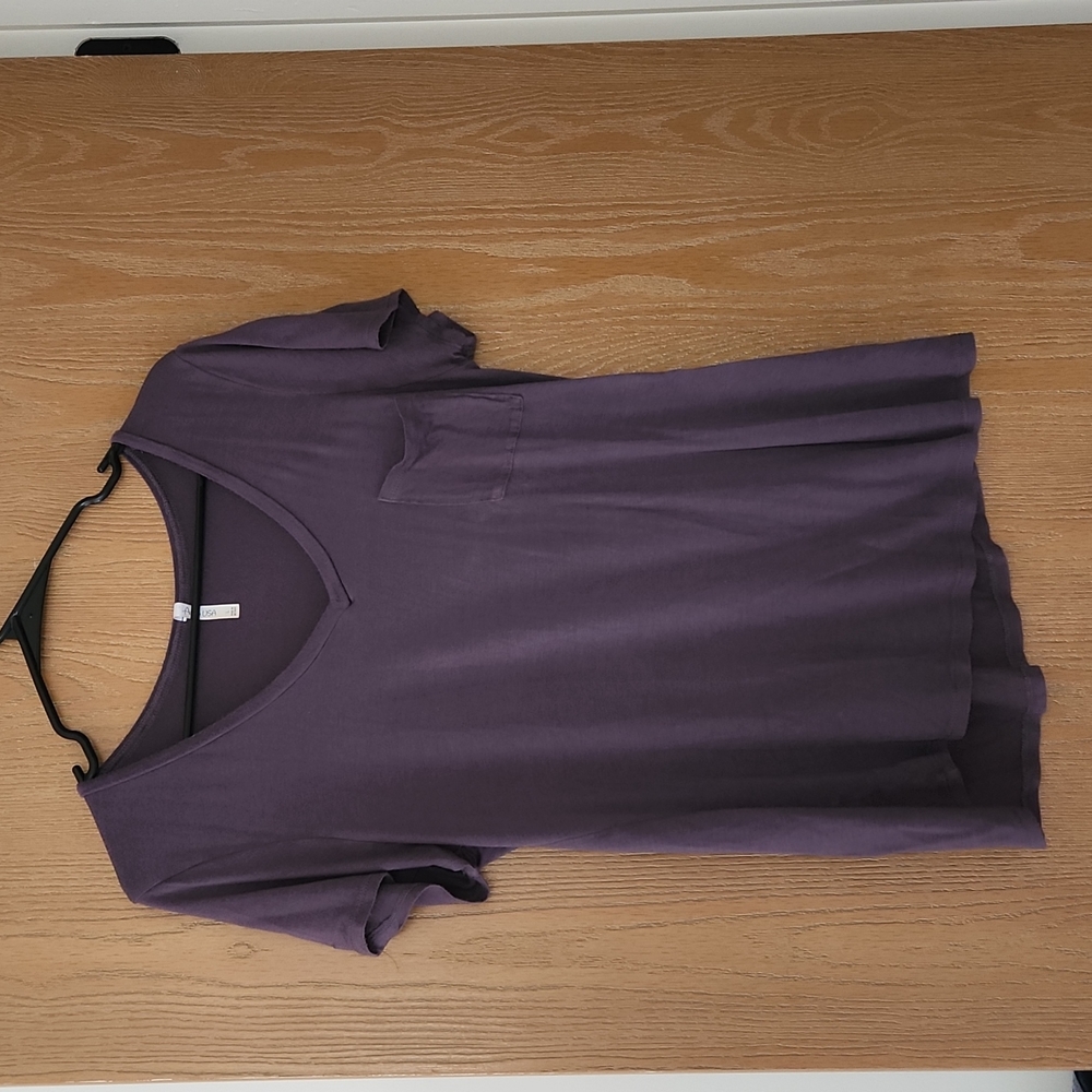 Active USA purplish/gray t shirt. Size L